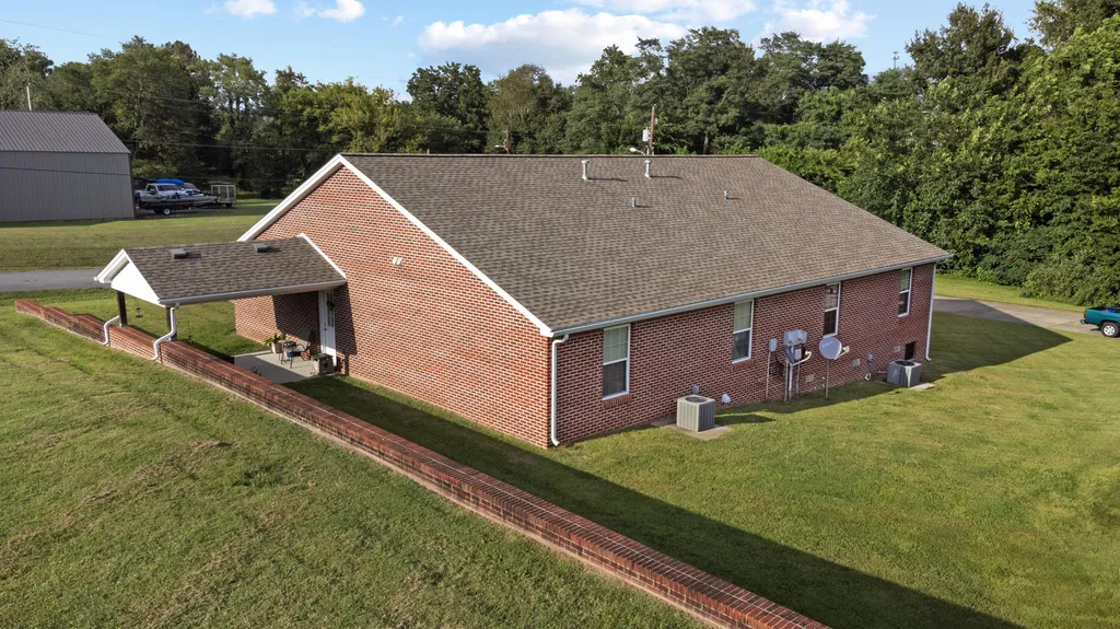 1223/1233 Clyde Elrod Avenue Kevil KY 42053