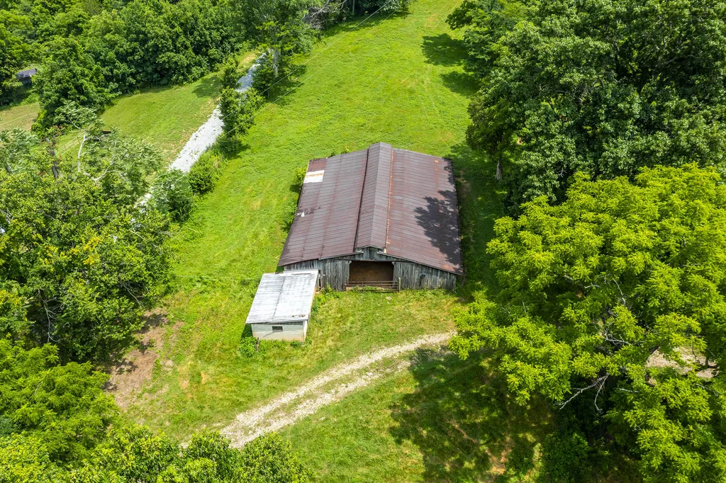 380 Howard Creek Road Winchester KY 40391