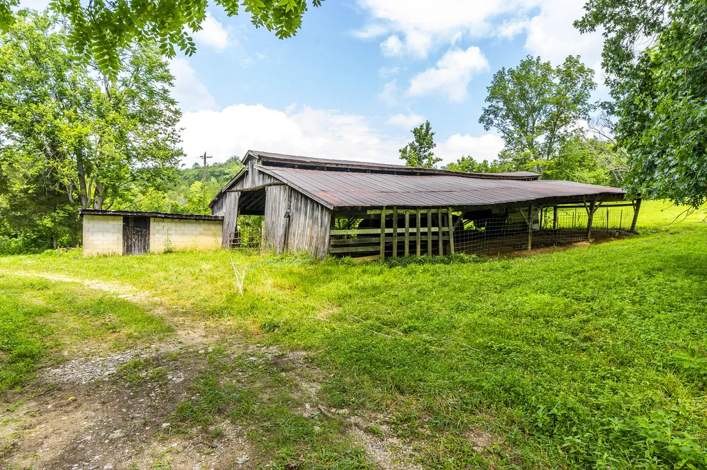 380 Howard Creek Road Winchester KY 40391