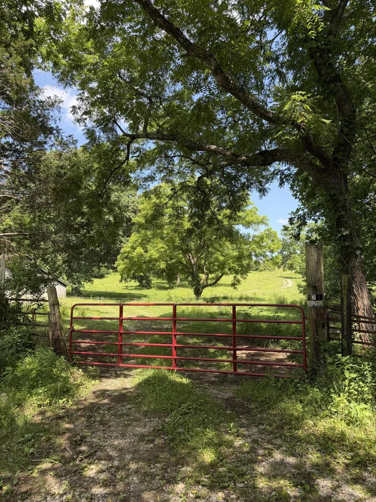 380 Howard Creek Road Winchester KY 40391