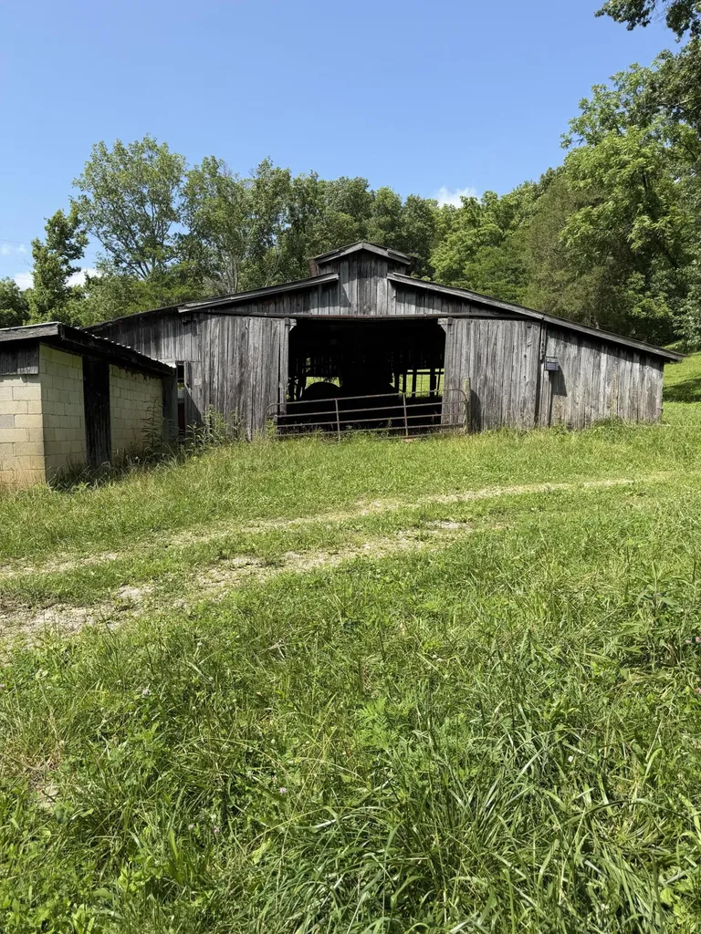 380 Howard Creek Road Winchester KY 40391