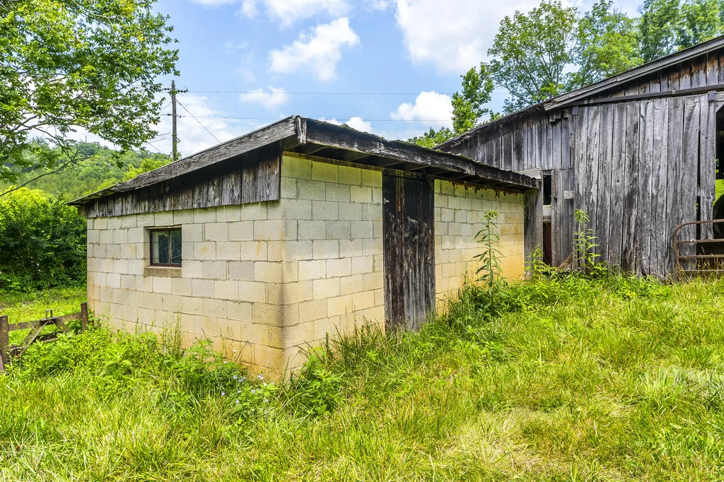 380 Howard Creek Road Winchester KY 40391