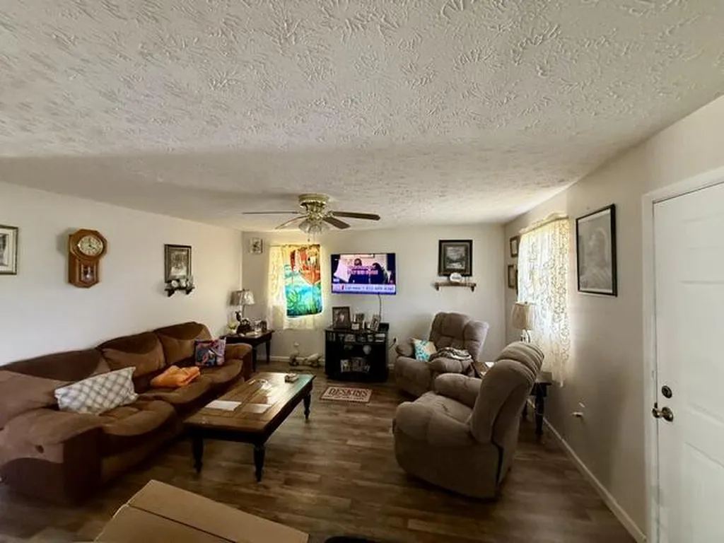 157 Deskins Lane Frenchburg KY 40322