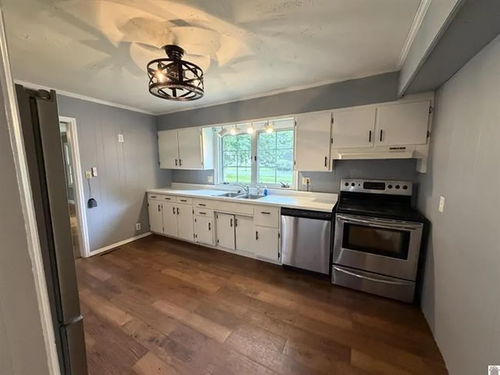 126 3rd Avenue Calvert City KY 42029