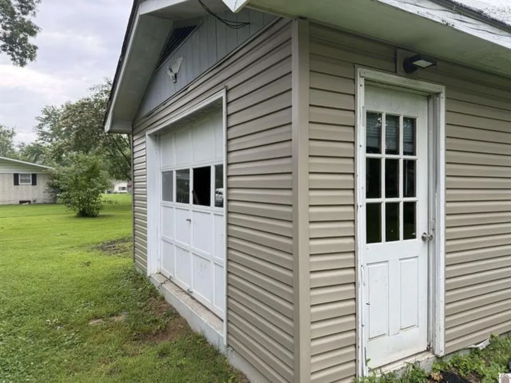 126 3rd Avenue Calvert City KY 42029