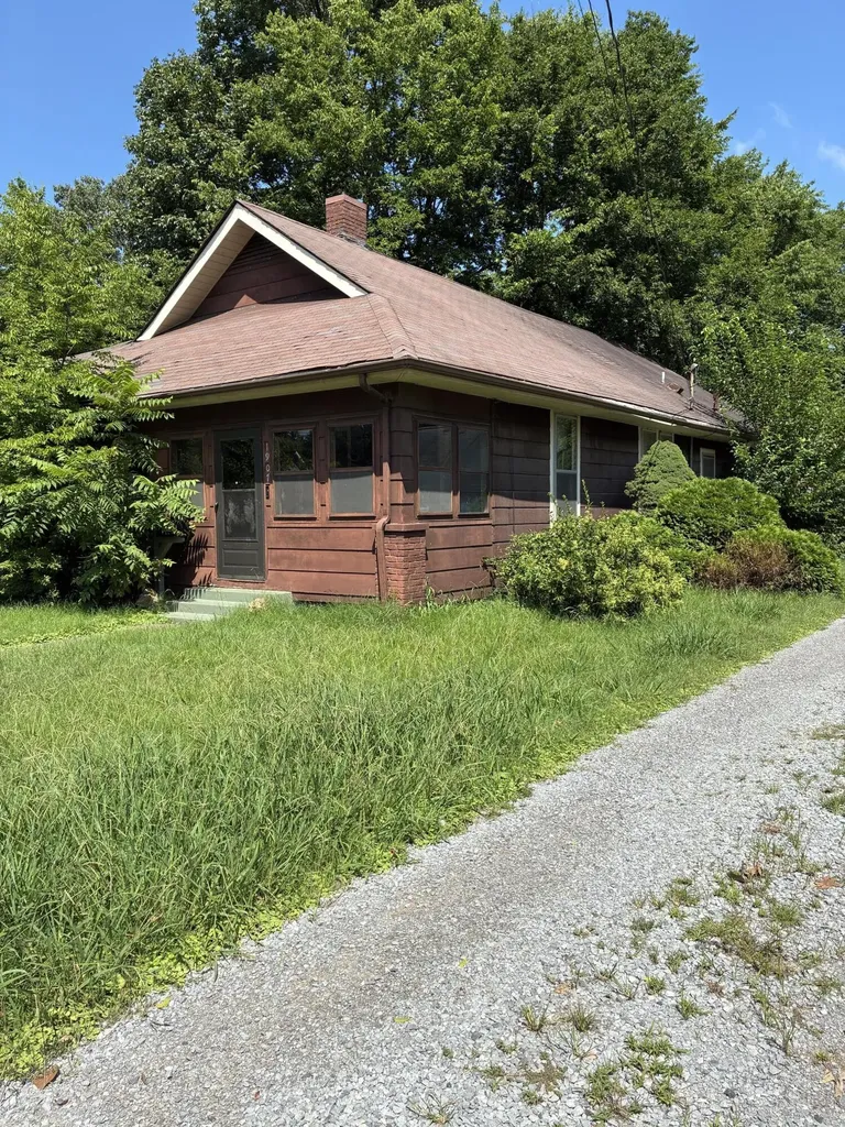 1907 Adams Street Paducah KY 42001