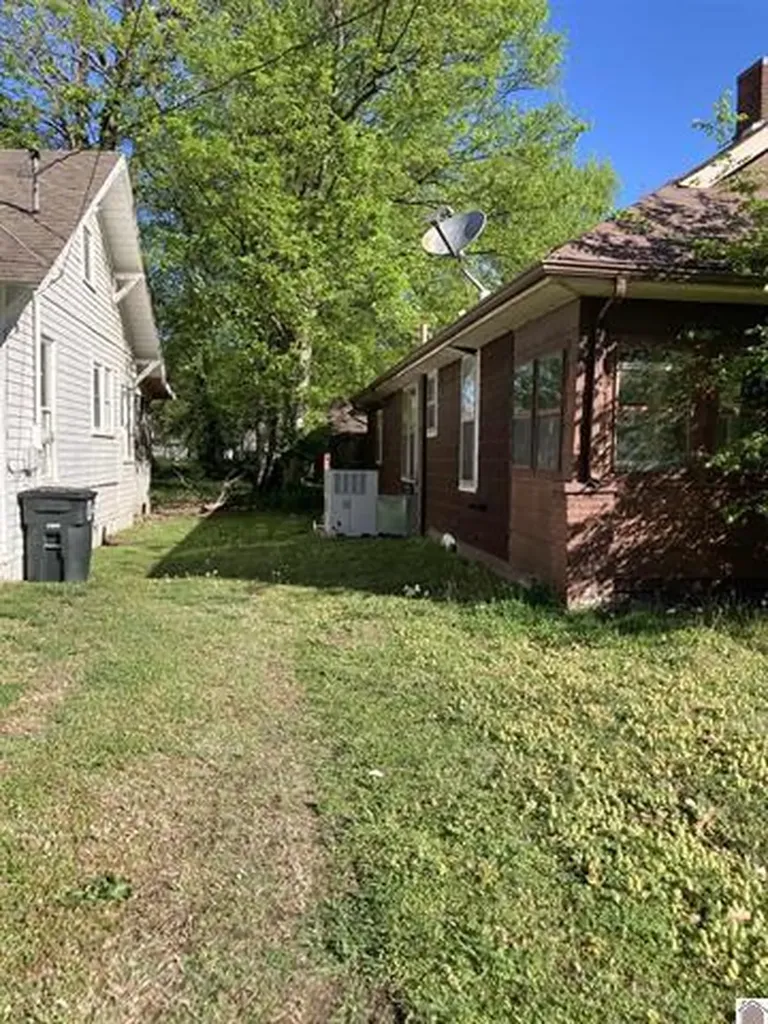 1907 Adams Street Paducah KY 42001