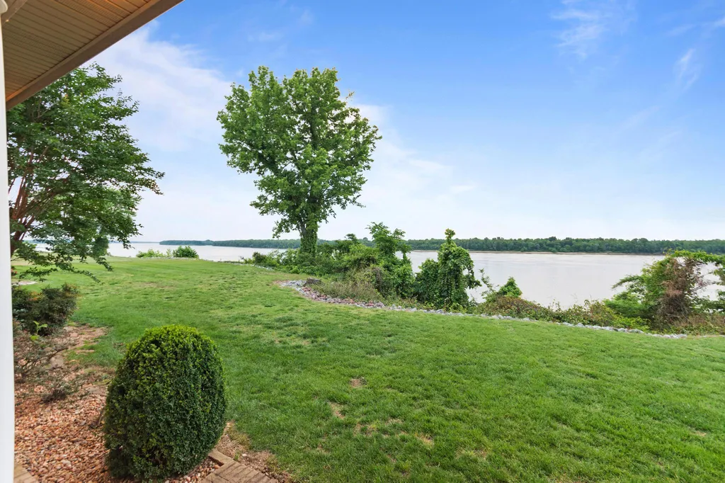 250 Spyglass Drive Ledbetter KY 42058