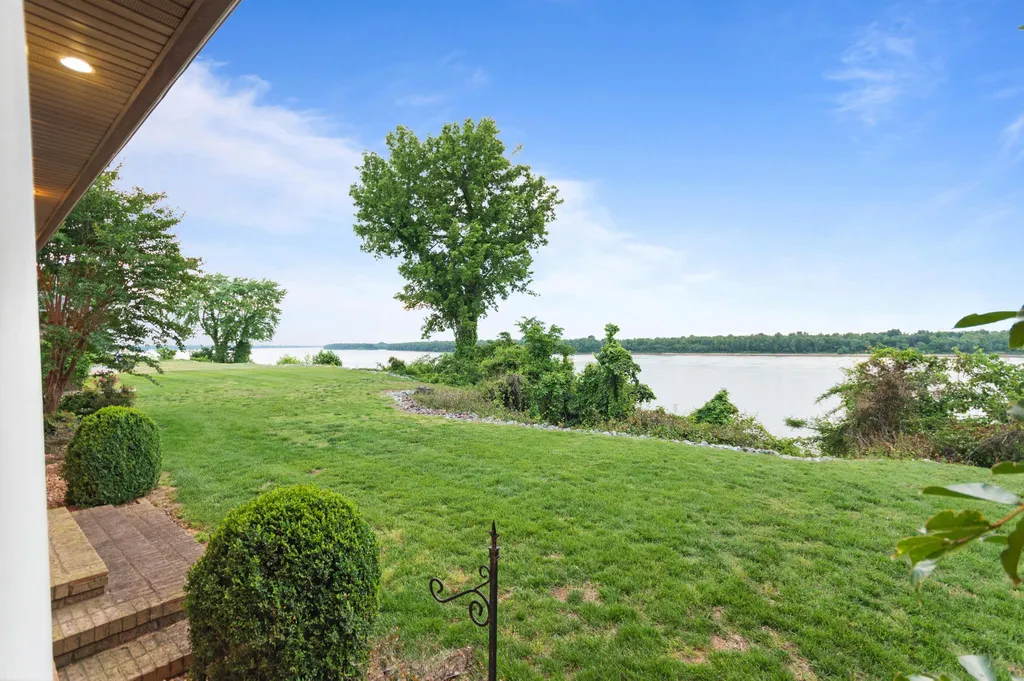 250 Spyglass Drive Ledbetter KY 42058