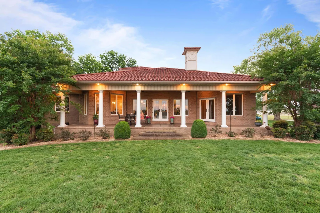 250 Spyglass Drive Ledbetter KY 42058
