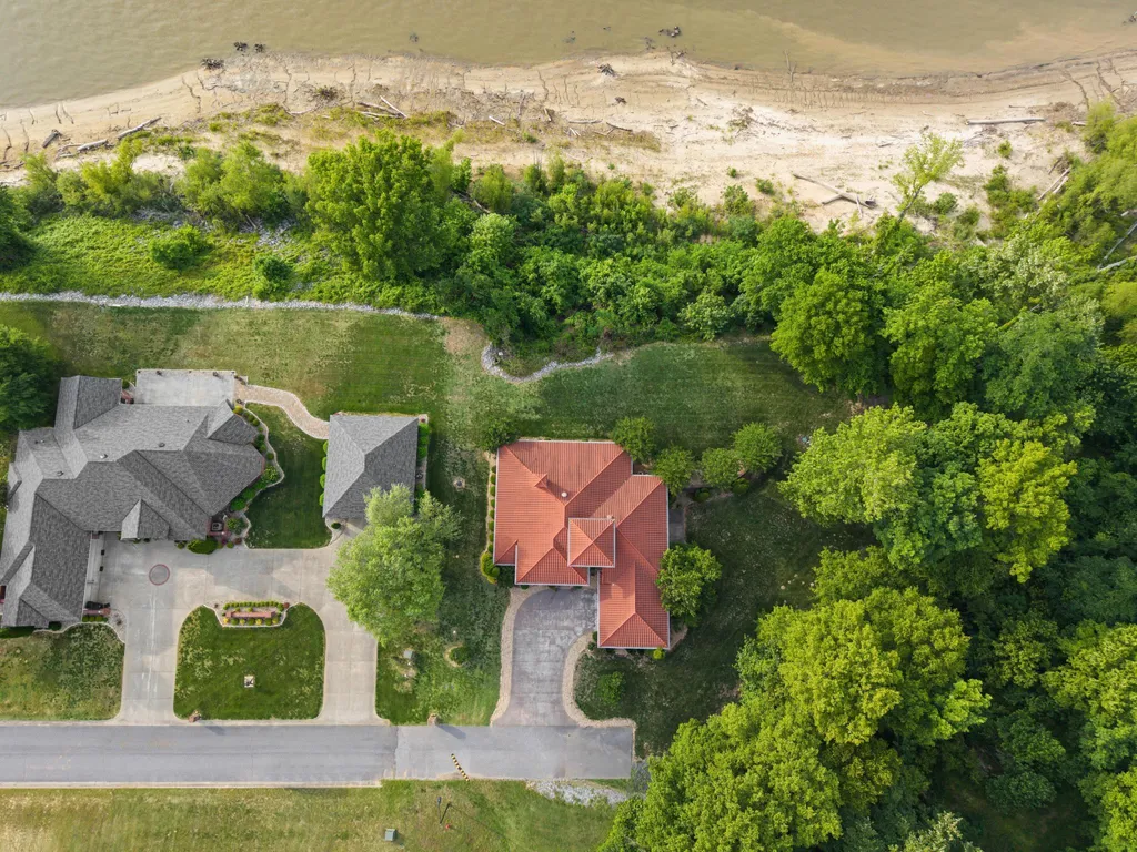 250 Spyglass Drive Ledbetter KY 42058