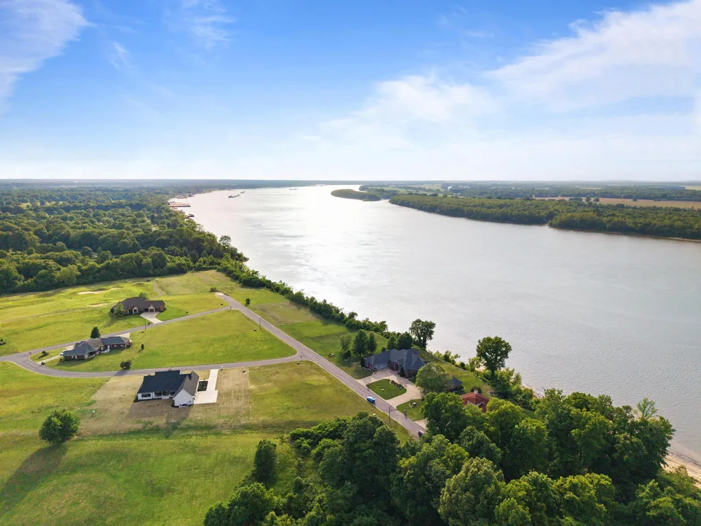 250 Spyglass Drive Ledbetter KY 42058