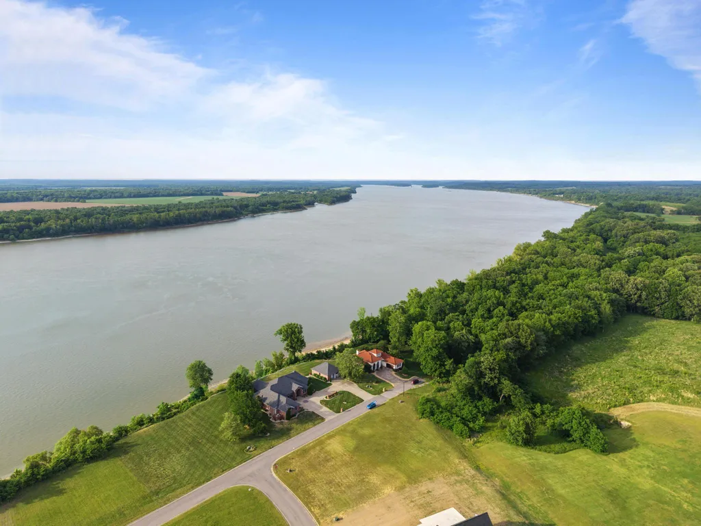 250 Spyglass Drive Ledbetter KY 42058