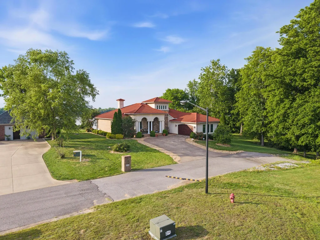 250 Spyglass Drive Ledbetter KY 42058