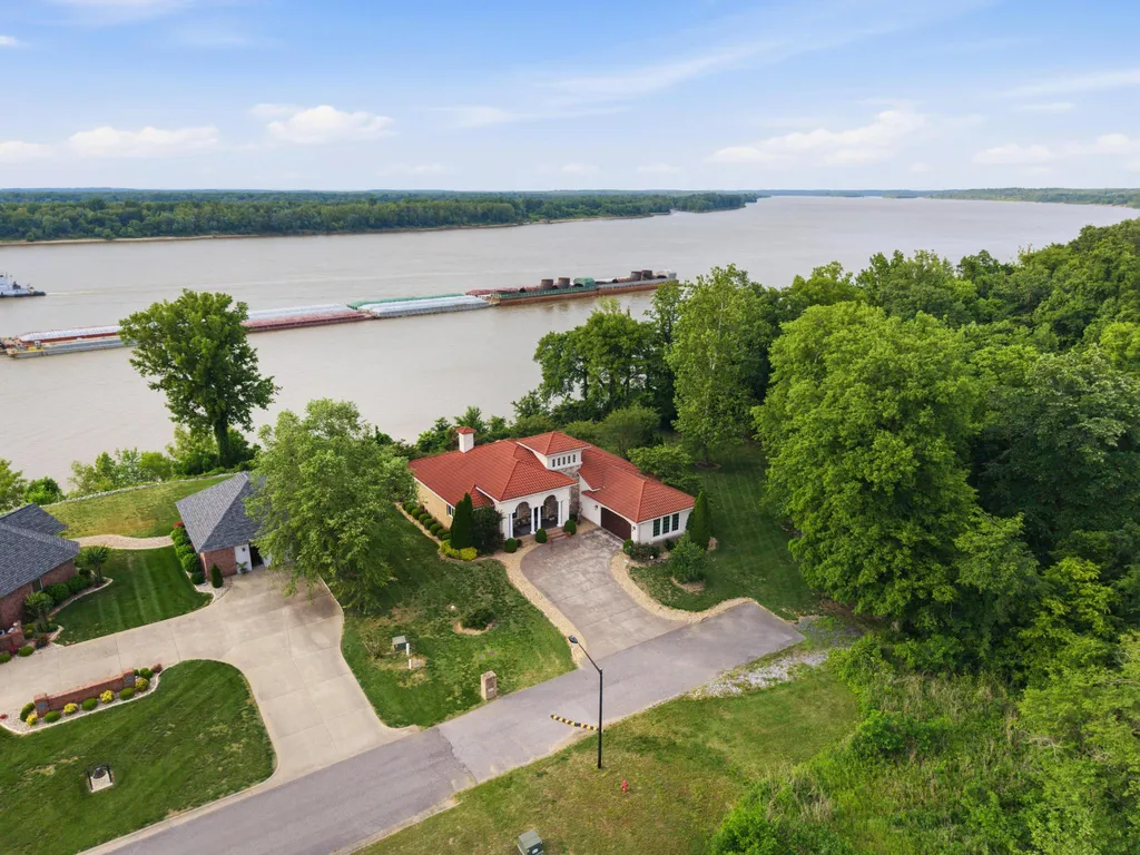 250 Spyglass Drive Ledbetter KY 42058