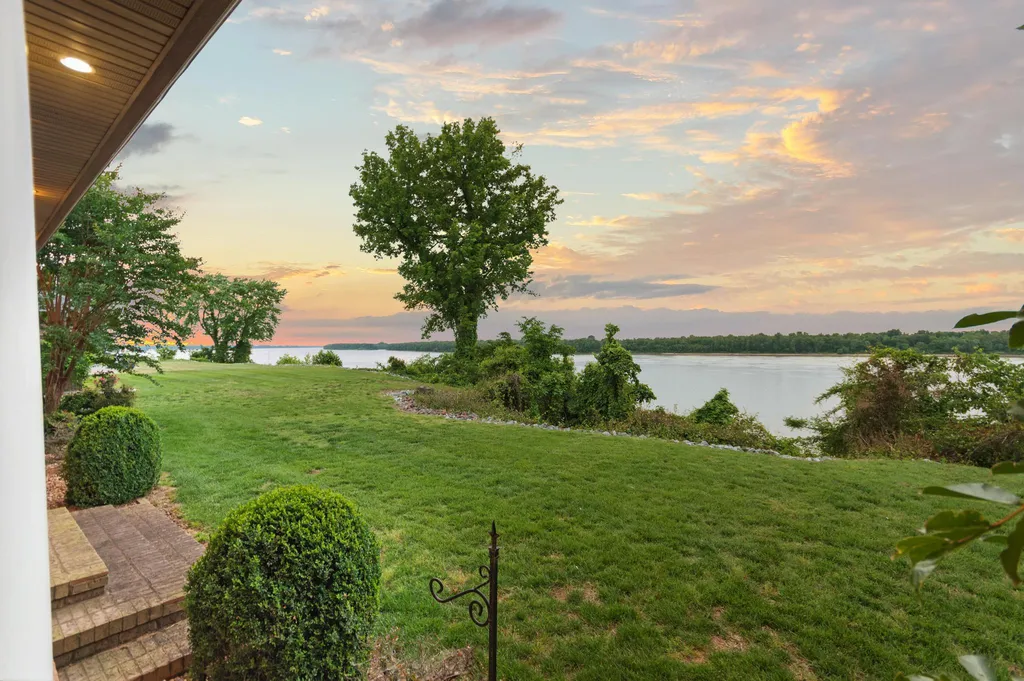 250 Spyglass Drive Ledbetter KY 42058