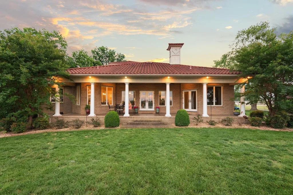 250 Spyglass Drive Ledbetter KY 42058