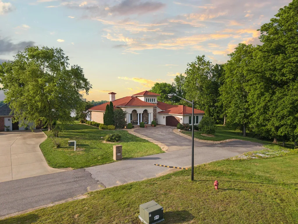 250 Spyglass Drive Ledbetter KY 42058