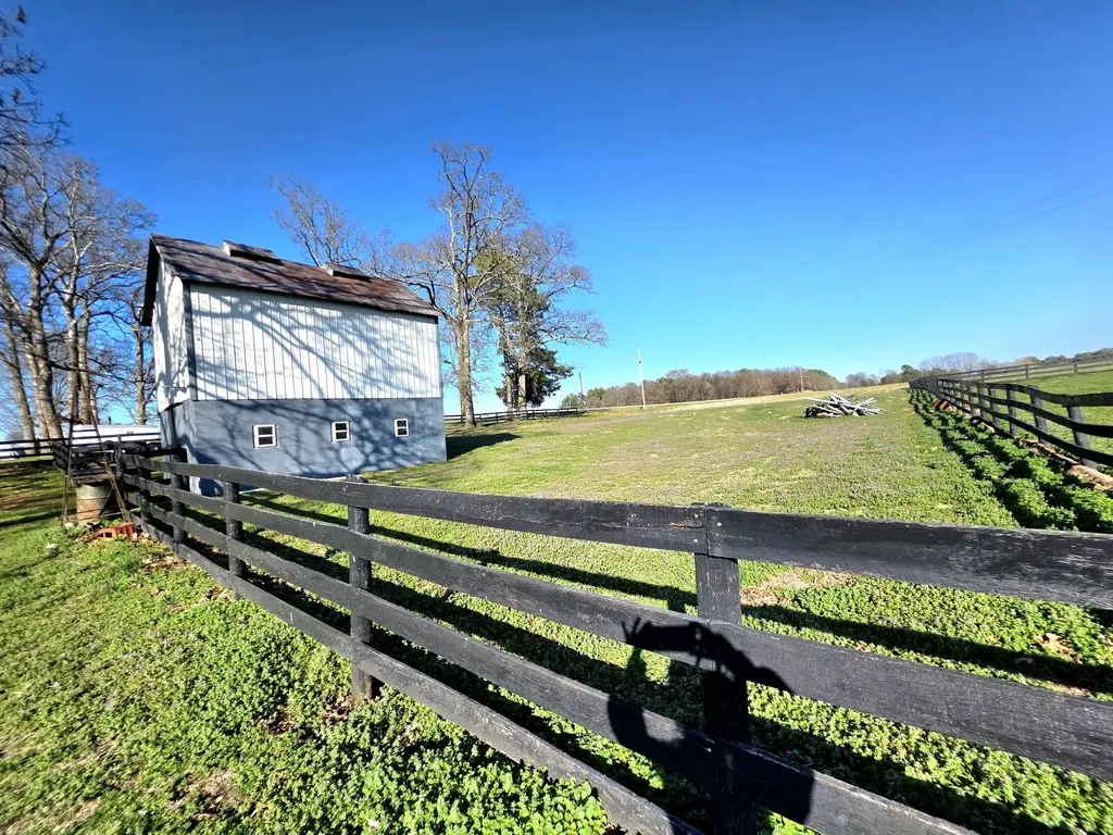 1498 Coopertown Road Murray KY 42071