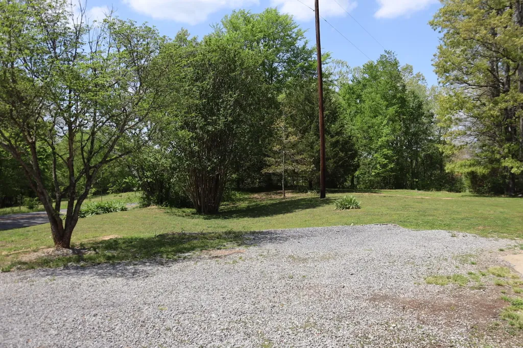 3235 Kentucky 80 Mayfield KY 42066