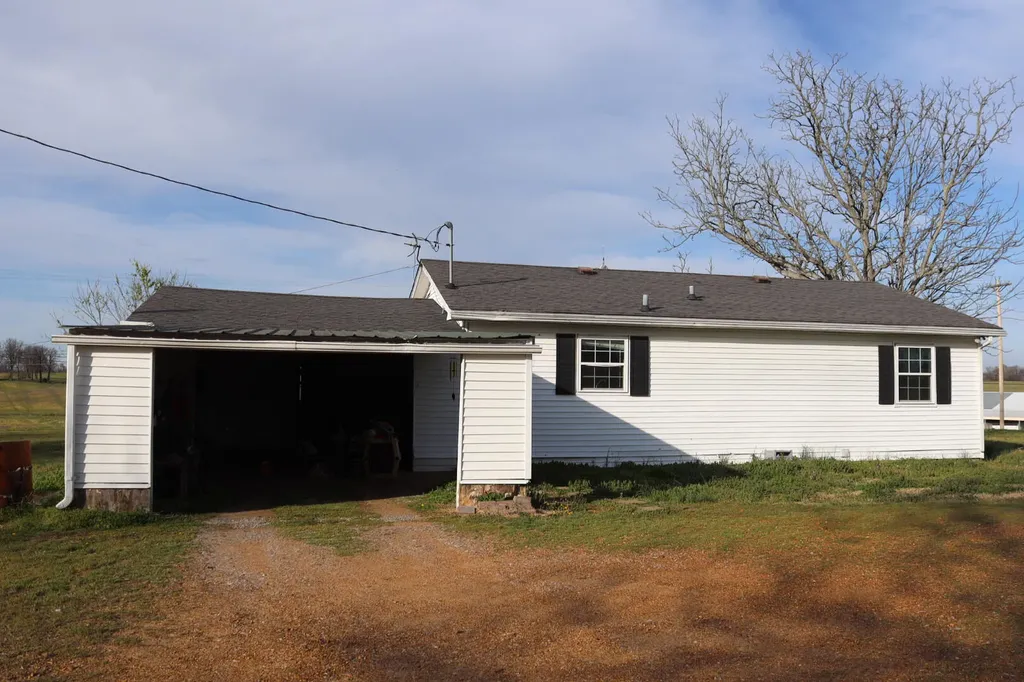 3235 Kentucky 80 Mayfield KY 42066