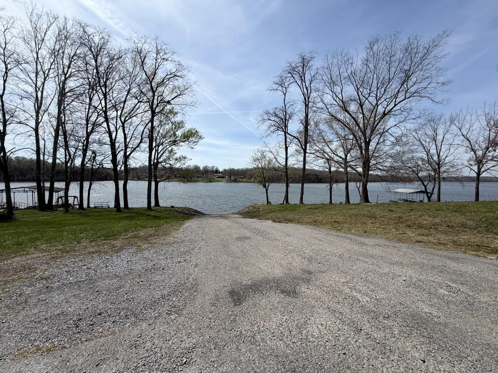 65 Bay Lane Cadiz KY 42211
