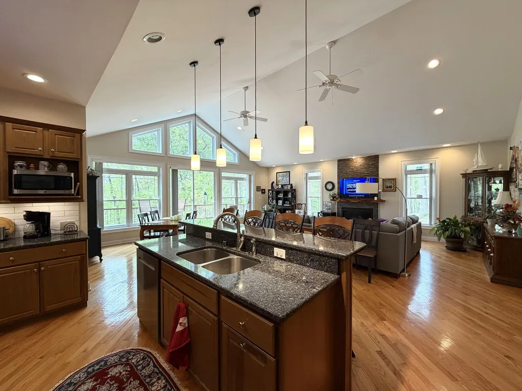 112 Lakeview Terrace Cadiz KY 42211