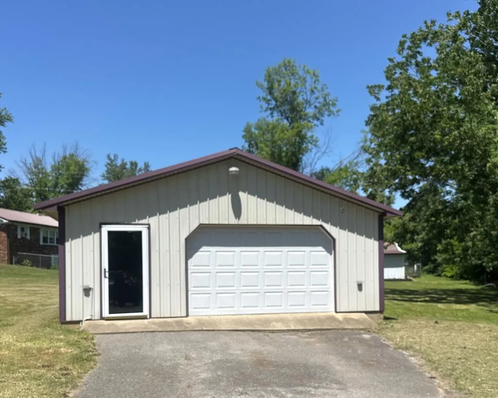 3615 Merle Travis Highway Beechmont KY 42323