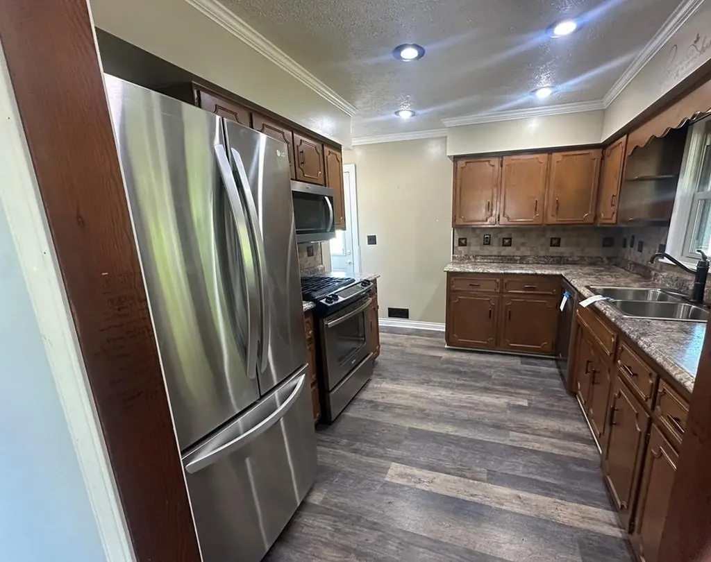 3615 Merle Travis Highway Beechmont KY 42323