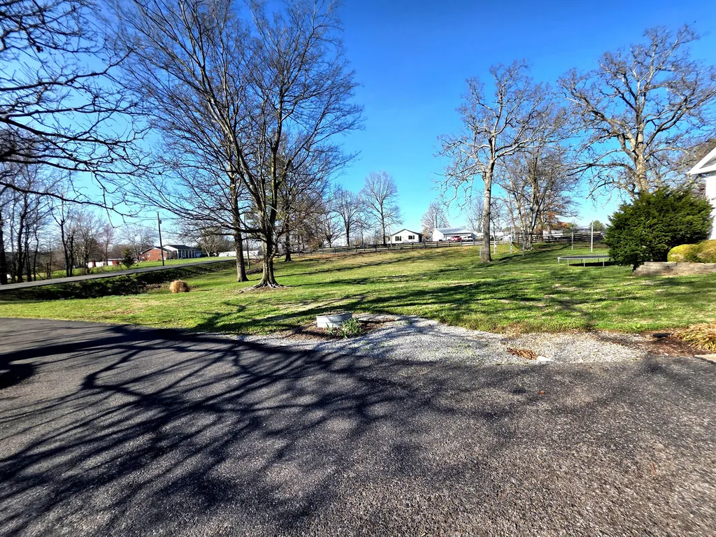 1498 Coopertown Road Murray KY 42071