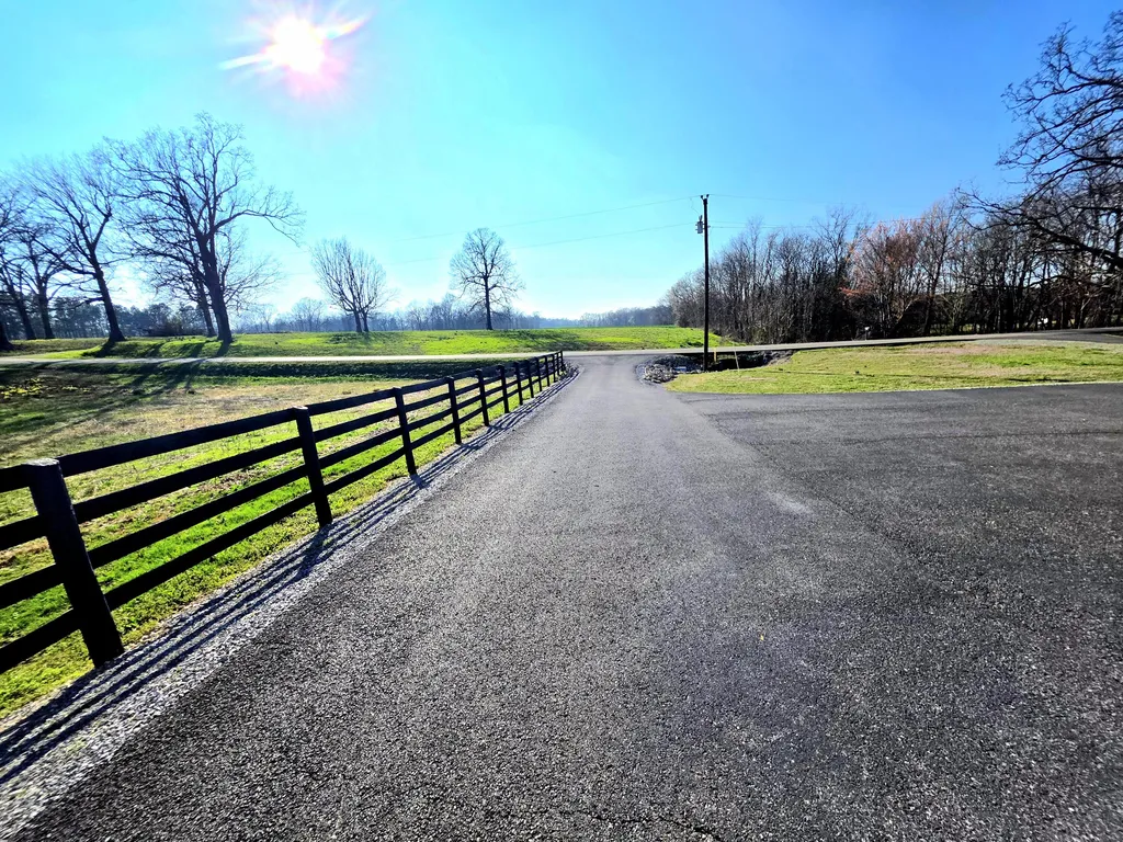 1498 Coopertown Road Murray KY 42071