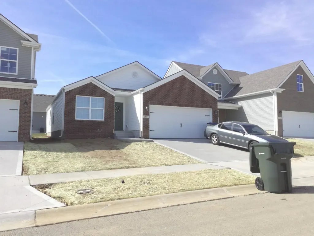 2525 Feathersound Way Lexington KY 40511