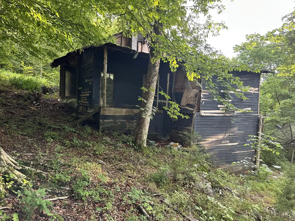 2758 Zion Road Monticello KY 42633