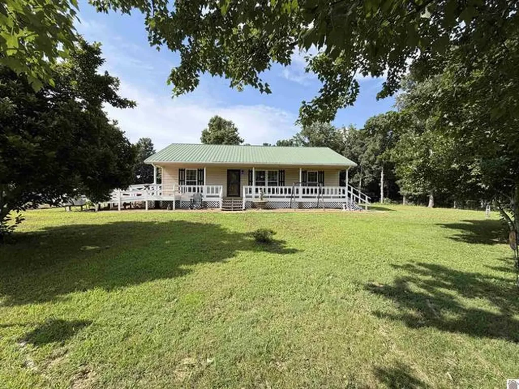 3003 Friendship Road Eddyville KY 42038