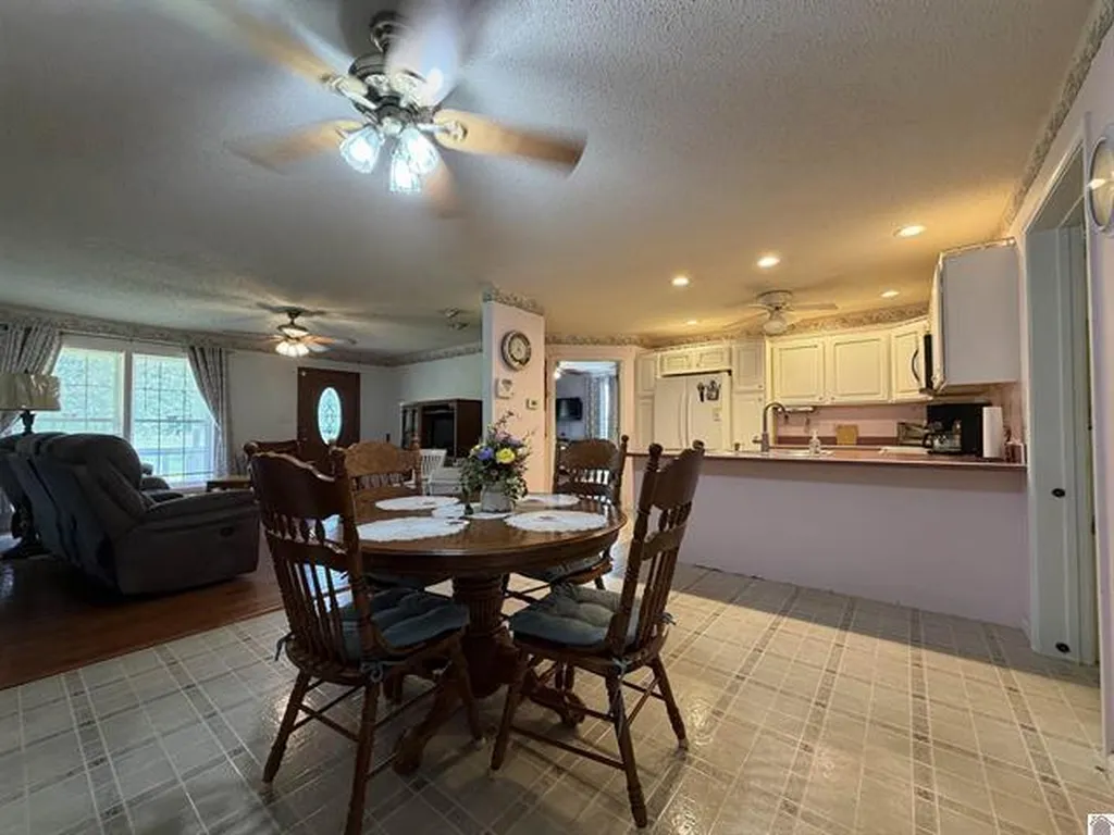 3003 Friendship Road Eddyville KY 42038
