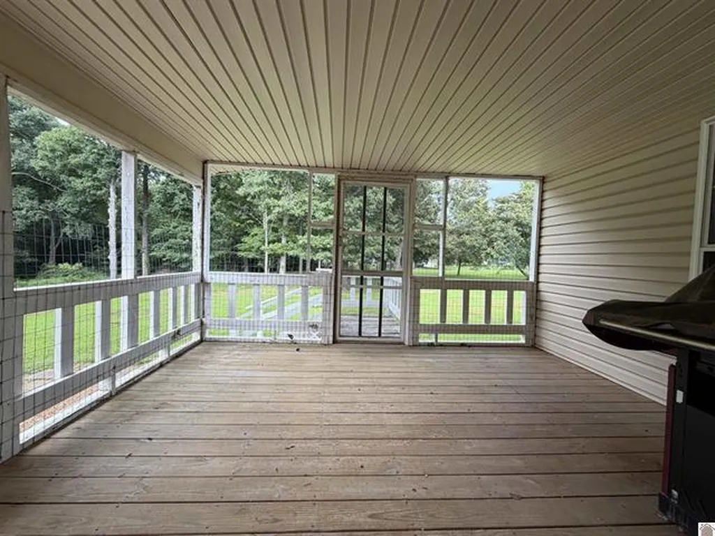 3003 Friendship Road Eddyville KY 42038