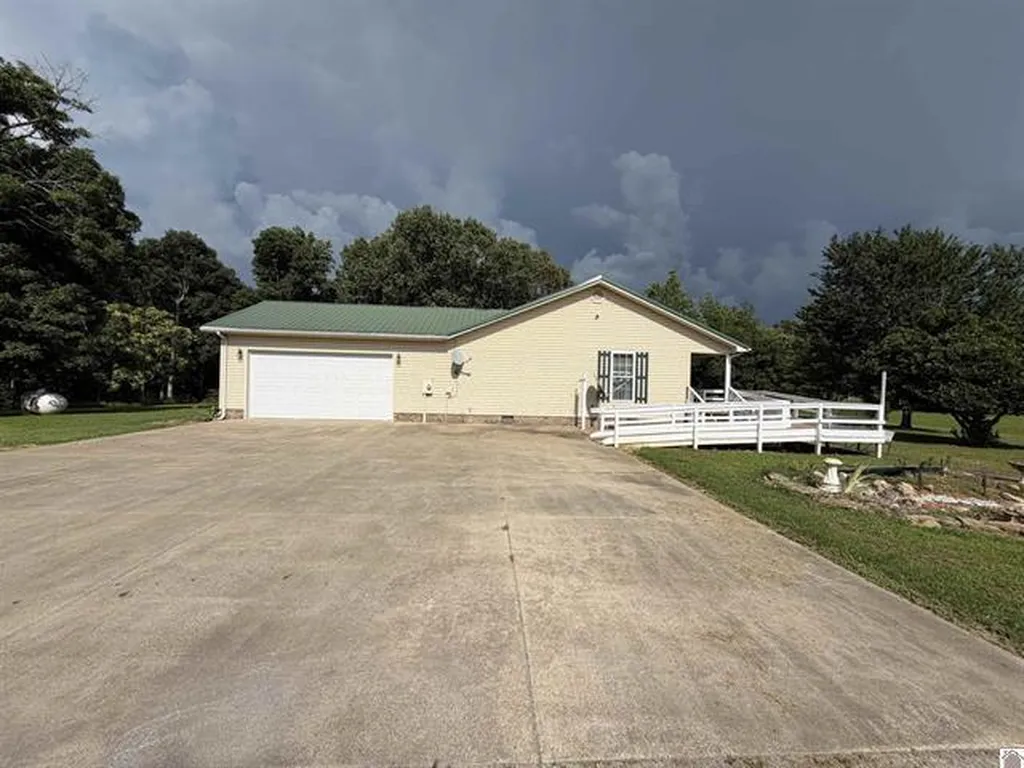 3003 Friendship Road Eddyville KY 42038