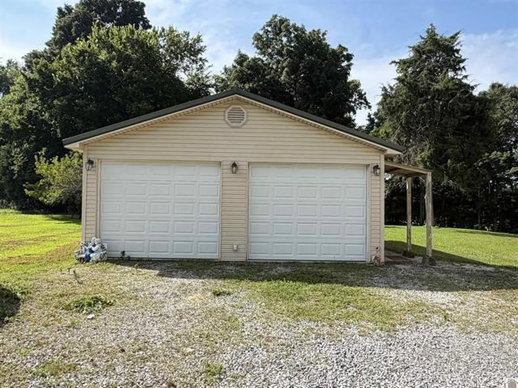 3003 Friendship Road Eddyville KY 42038