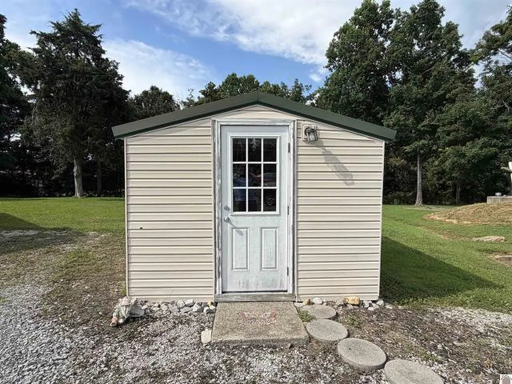 3003 Friendship Road Eddyville KY 42038