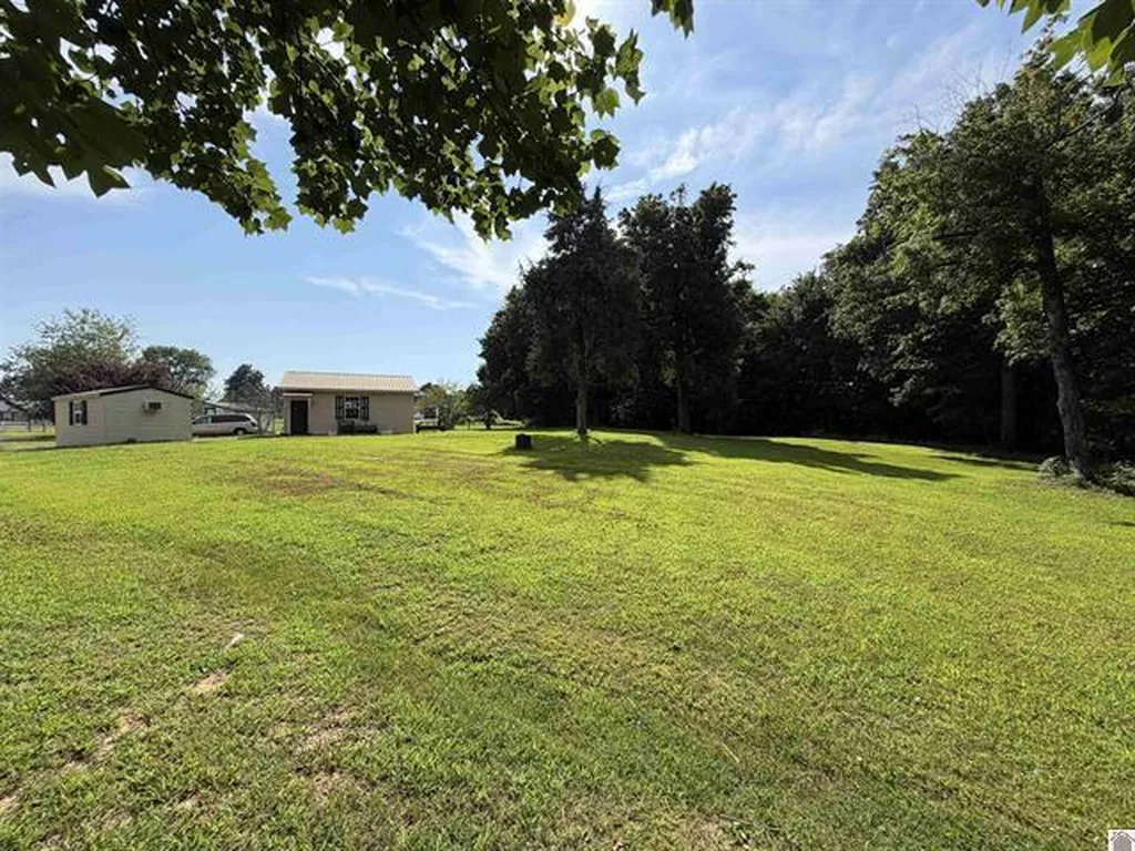 3003 Friendship Road Eddyville KY 42038