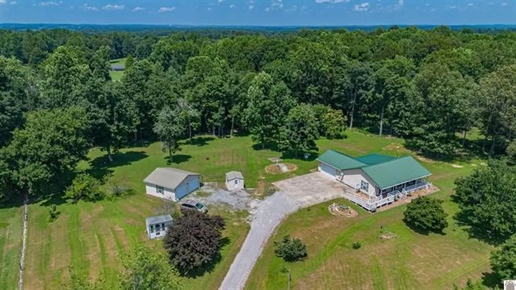 3003 Friendship Road Eddyville KY 42038