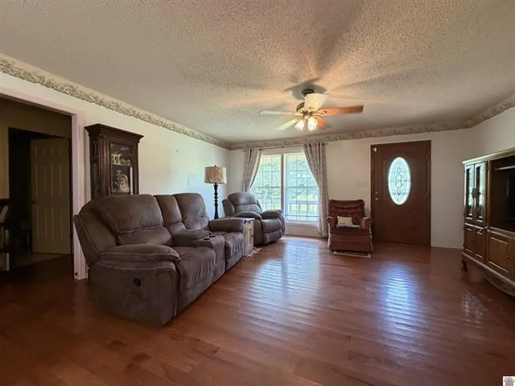 3003 Friendship Road Eddyville KY 42038