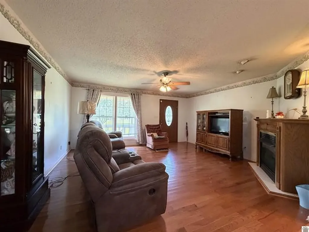 3003 Friendship Road Eddyville KY 42038