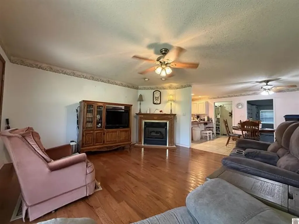 3003 Friendship Road Eddyville KY 42038