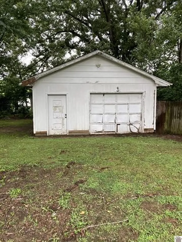 2823 Fairmont Street Paducah KY 42003