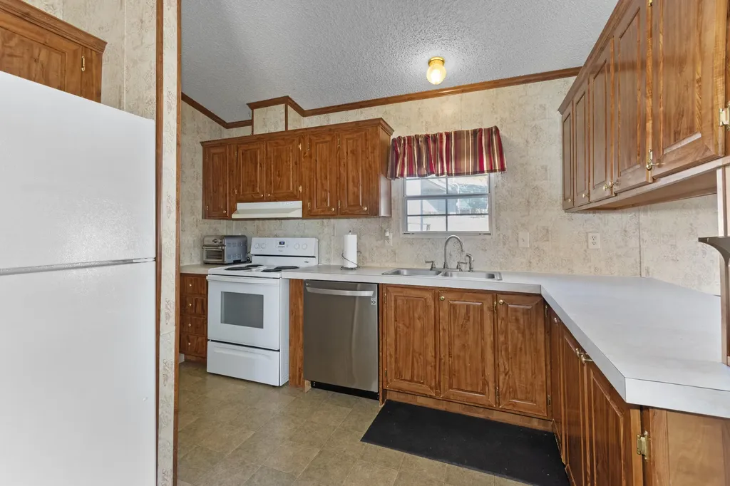 408 Shoreline Drive New Concord KY 42076
