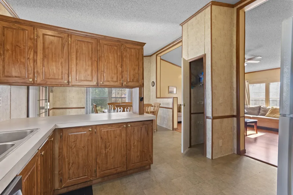 408 Shoreline Drive New Concord KY 42076