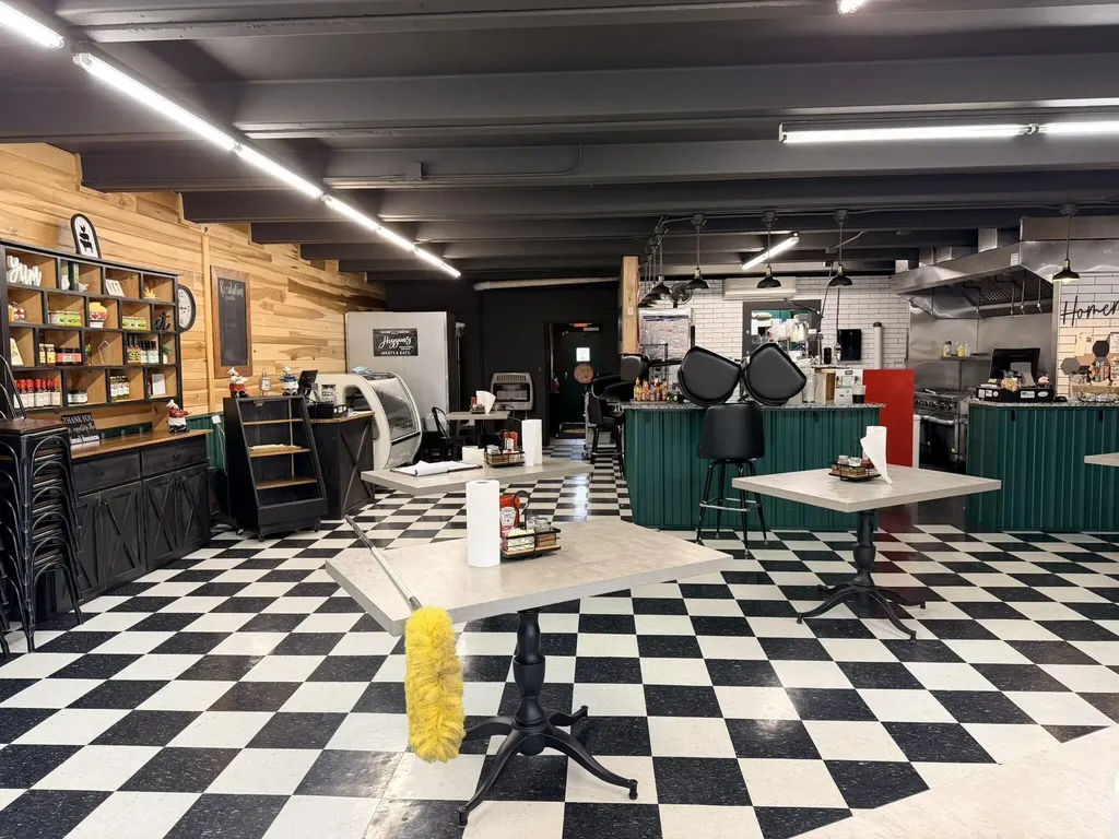 736 U.s. 62 Grand Rivers KY 42045