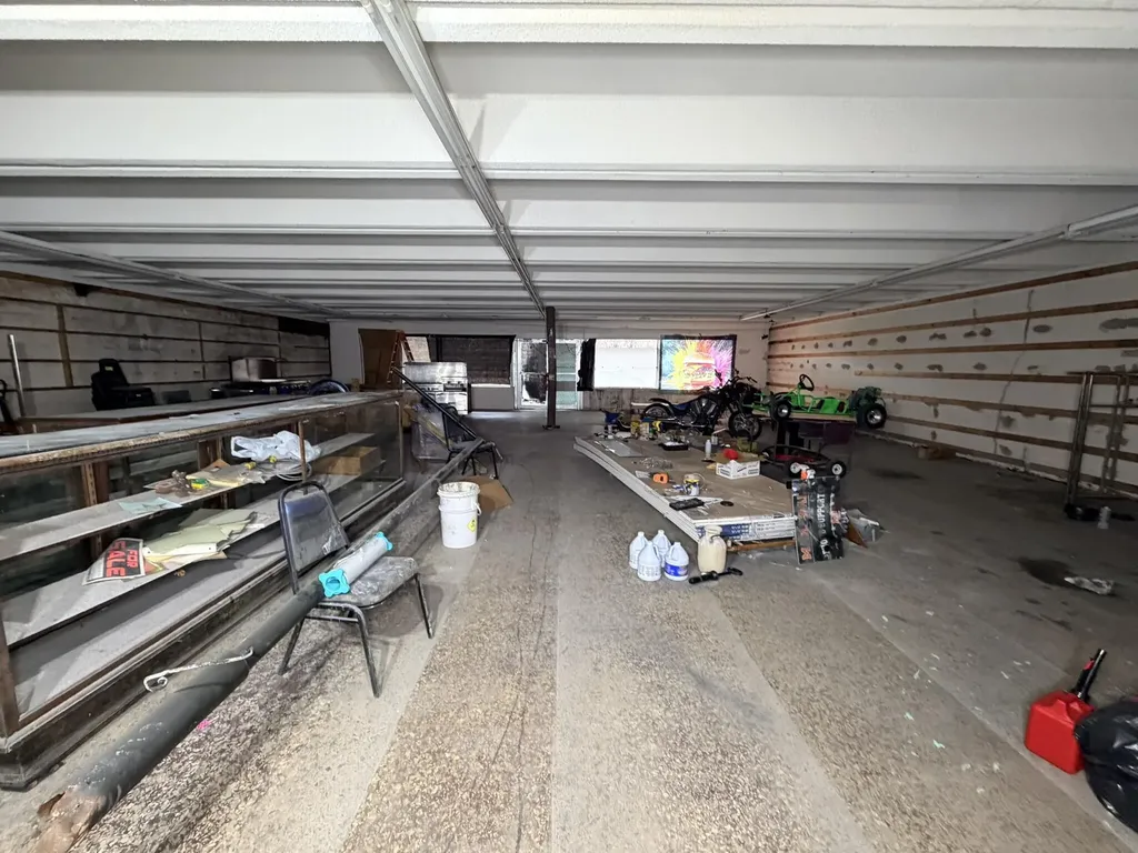 736 U.s. 62 Grand Rivers KY 42045