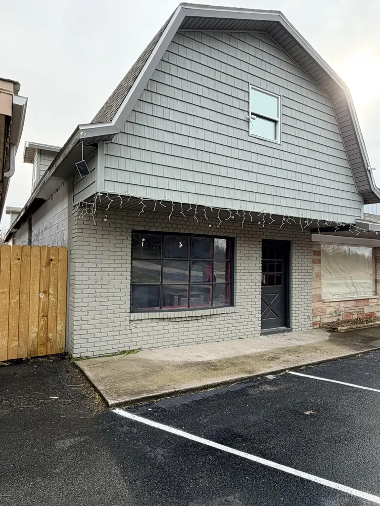 736 U.s. 62 Grand Rivers KY 42045
